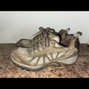 Women’s Merrell size 10